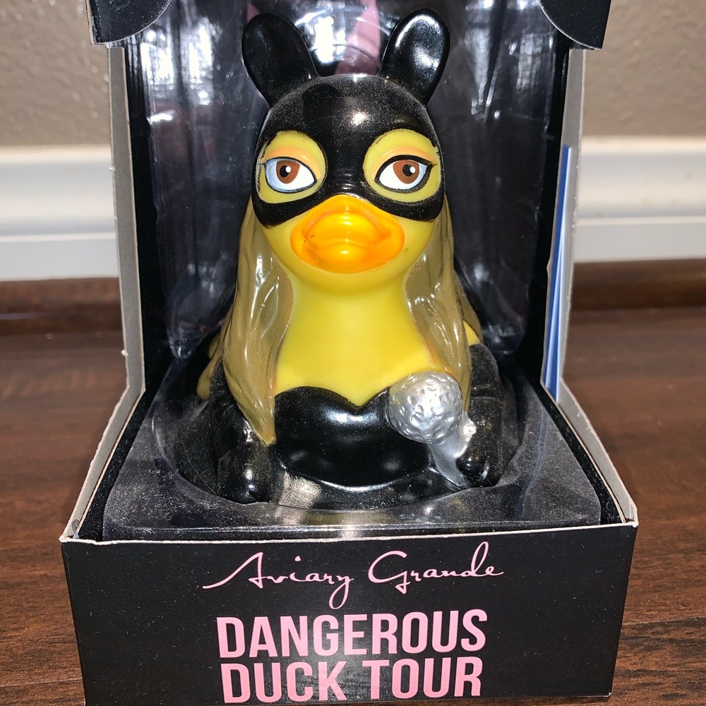 Ariana grande duck